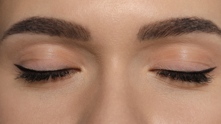 perfekte Augenbrauen